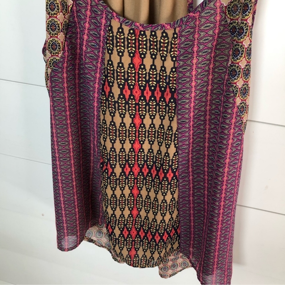 Patterned Sleeveless Top - Picture 2 of 5